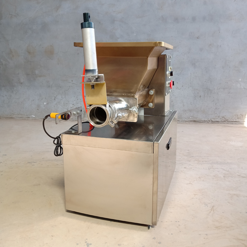 Wytrzymała maszyna do dzieleni – Extruder recenzja i cena